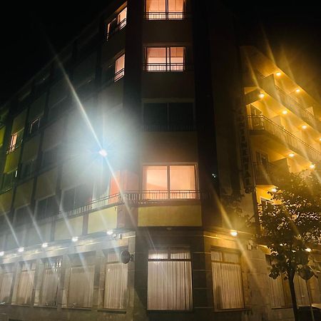 Hotel Continental カレーリャ エクステリア 写真