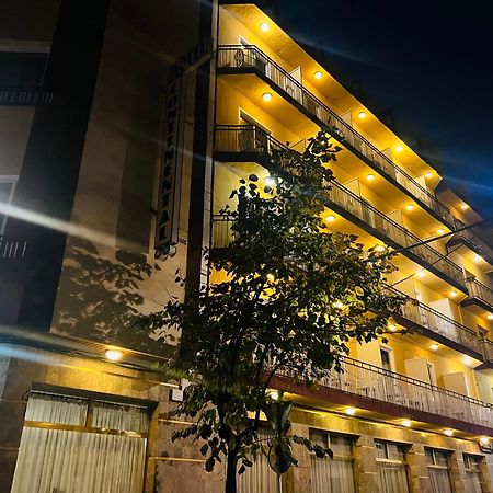 Hotel Continental カレーリャ エクステリア 写真