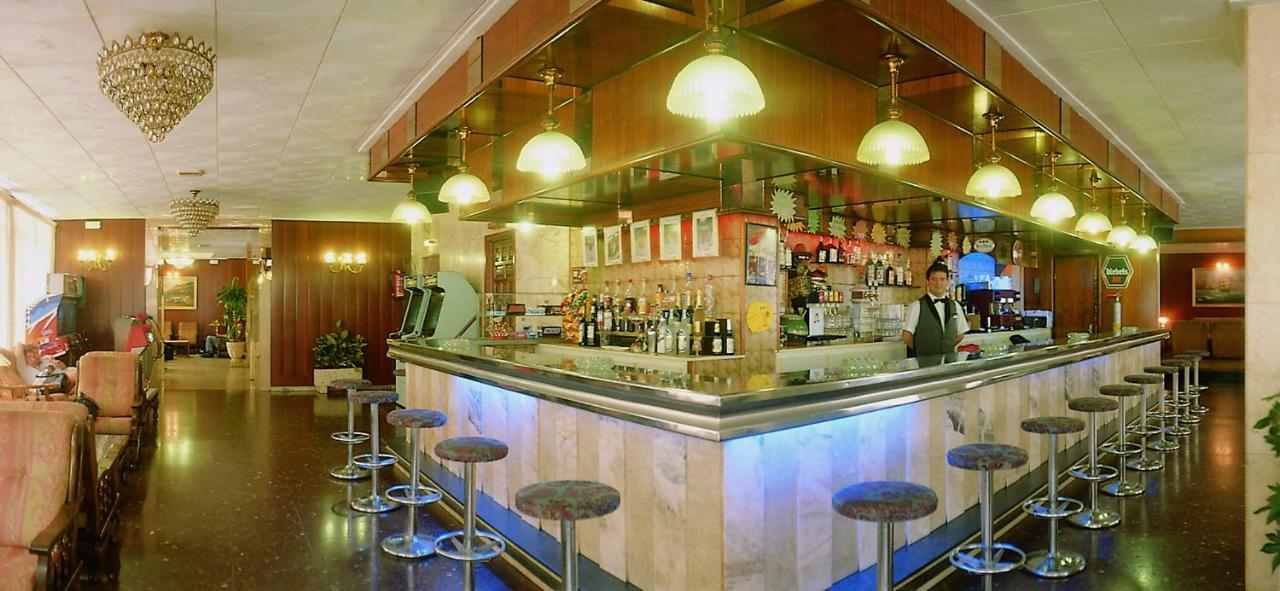Hotel Continental カレーリャ エクステリア 写真