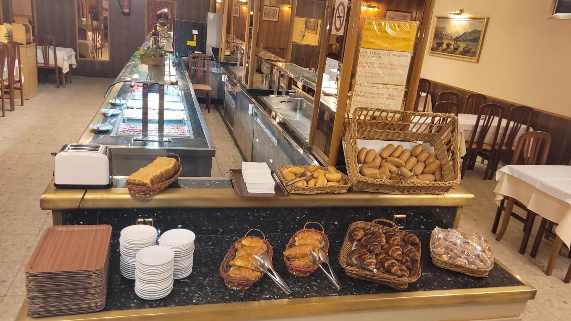 Hotel Continental カレーリャ エクステリア 写真