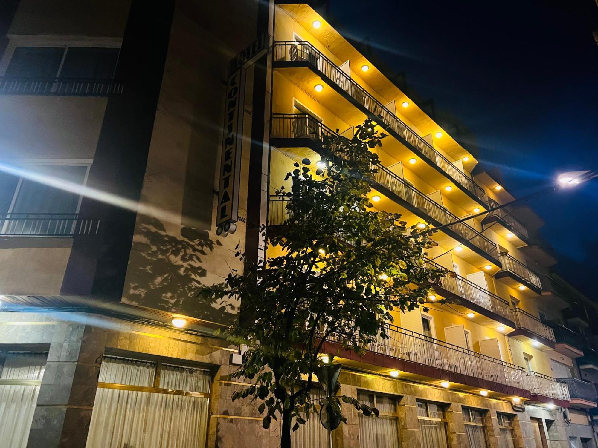 Hotel Continental カレーリャ エクステリア 写真